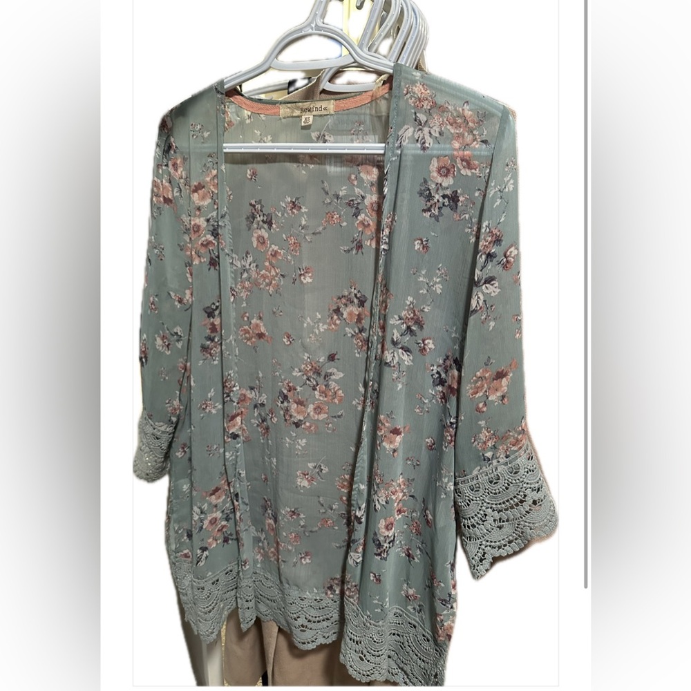 XS Rewind cardigan/pullover no buttons 3/4 sleeve with embroidery.